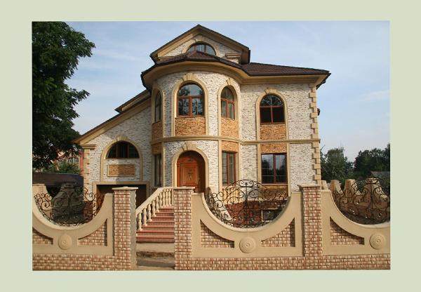 Дизайн фасада загородного дома (внешний вид дома после облицовки)